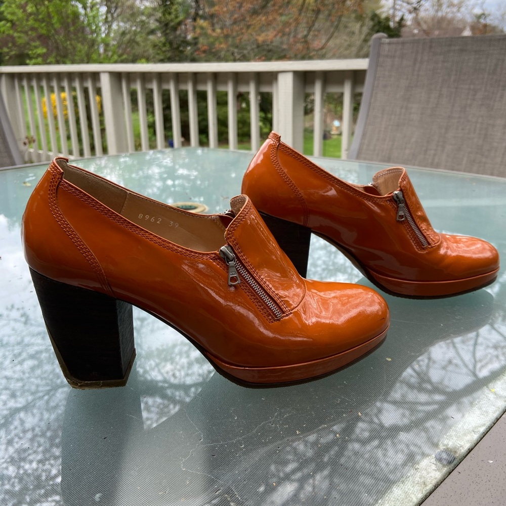 Dries Van Noten patent leather pumps, size 39.